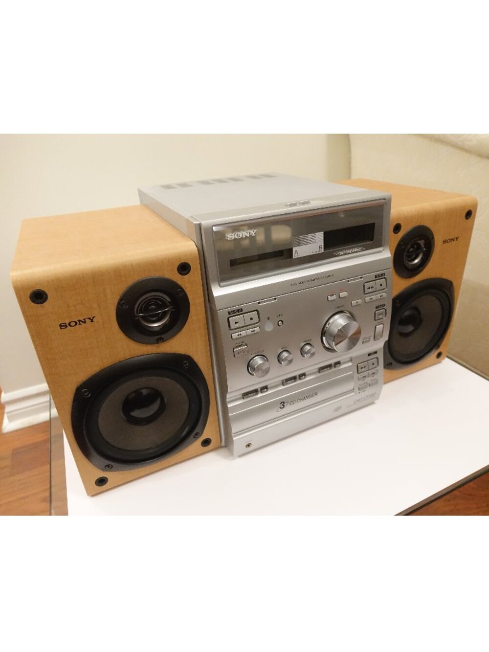 Sony CMT-CP300 - AM/FM 3 CD Changer Dual Cassette Micro HiFi Component System